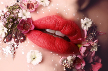 Load image into Gallery viewer, Lipstick Matte Miss Hannah  - Blood Red